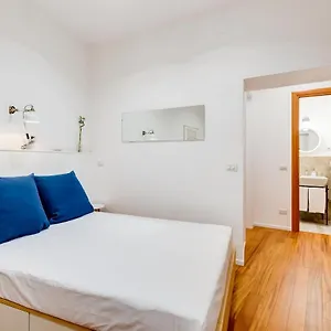 Lovely And Modern Nest Near The Colosseum Apartment