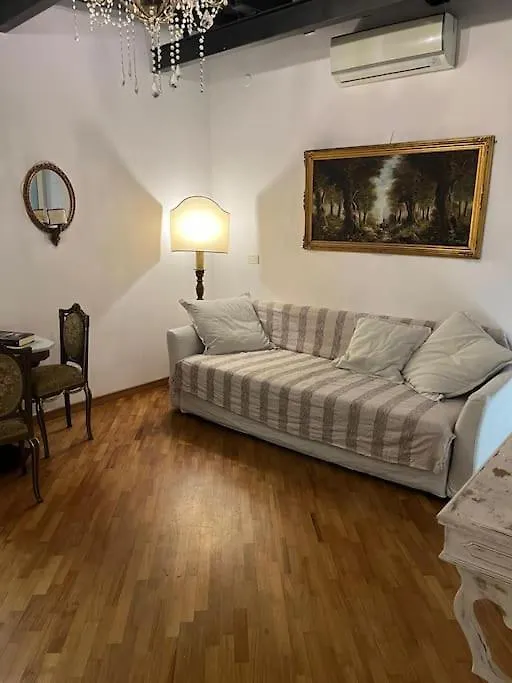 Ladolcevita - The Heart Of Rome At Your Fingertips 0*,